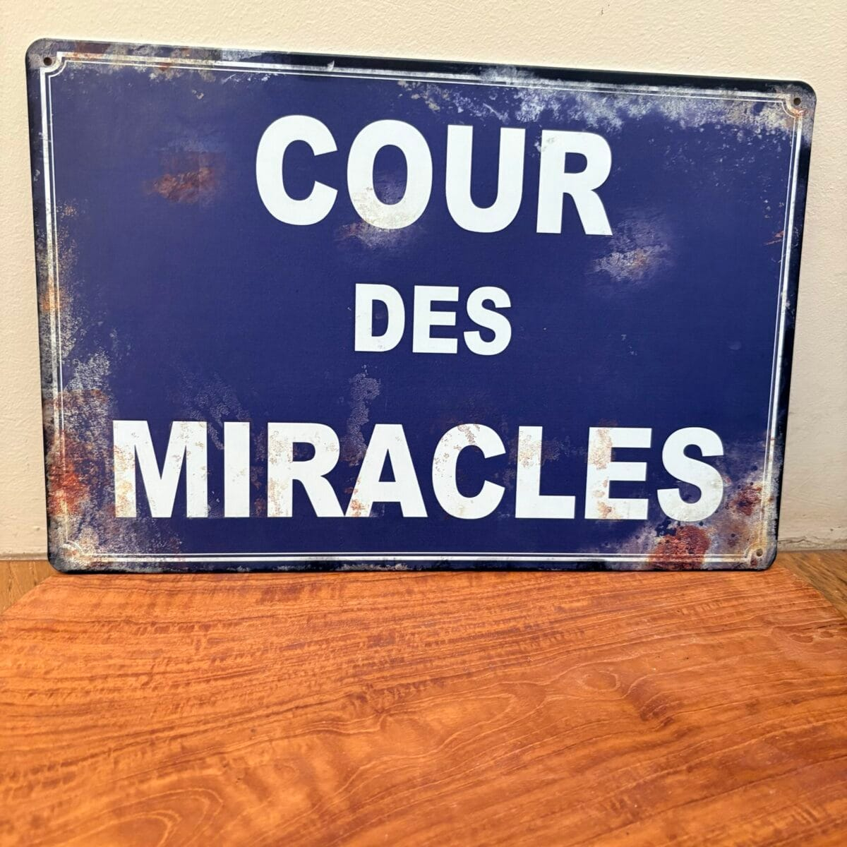 Plaque en Métal – Cour des Miracles