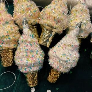 temp_image_84e99c6b-6e9e-4af9-9d20-70c1aee0a7df Glace à suspendre - gamme dorée